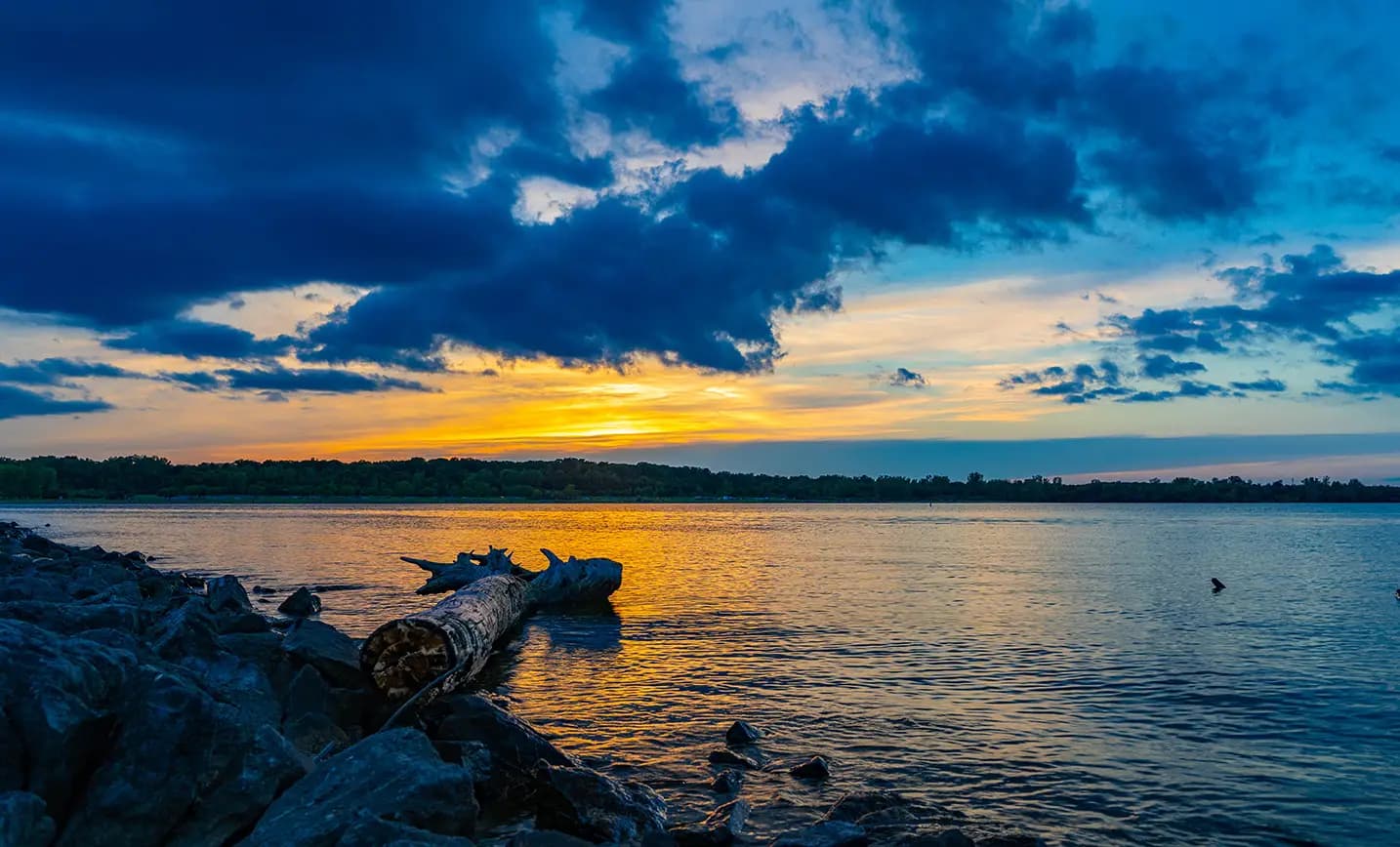 A sunset over a lake.